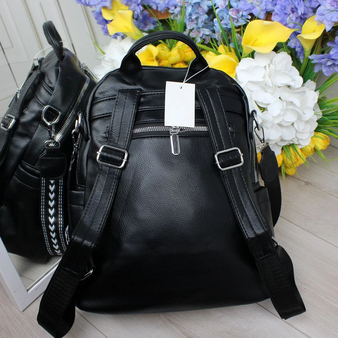 Жіноча сумка-рюкзак чорна для роботи з еко-шкіри з відділенням А4